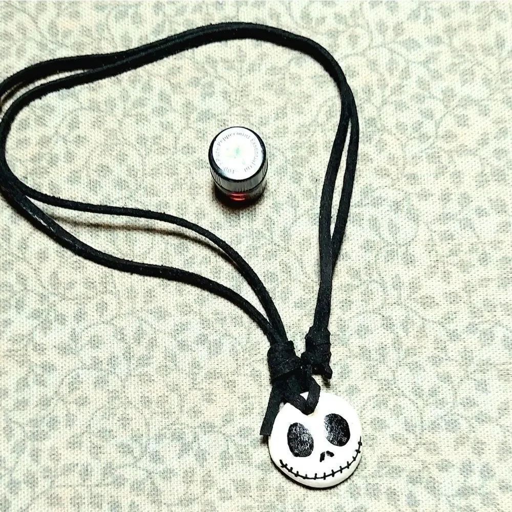 Skeleton Diffuser Pendant   - Picture 6 of 6